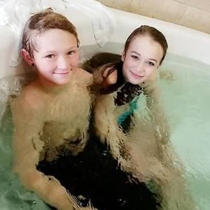 Meet your Posher, Avery